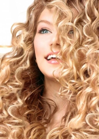 Types of Perms That Will Give You Shiny, Curly Hair